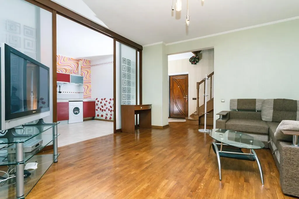 Two-Storey Apartment Near Iec 基輔
